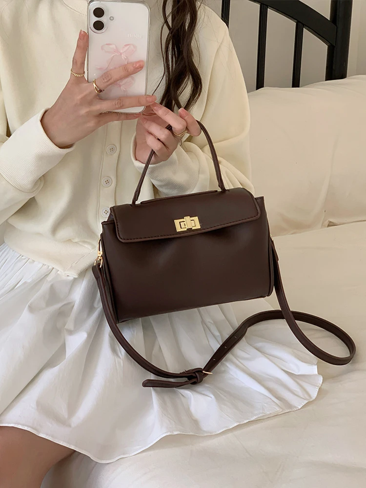 2025 new autumn and winter retro mini crossbody bag, fashionable and casual small square bag, women's versatile single shoulder